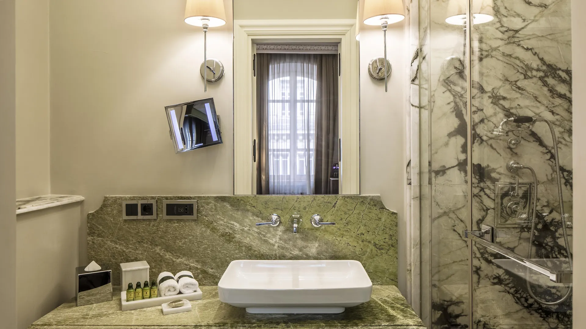 The Bank Hotel Istanbul, A Member Of Design Hotels 5*, איסטמבול